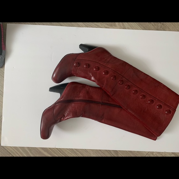 Beautiful dare to be different boots. - Picture 4 of 4